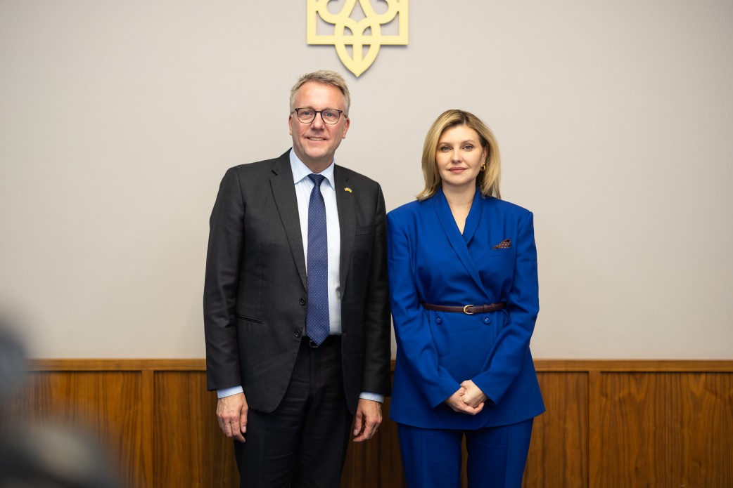 Перша леді України Олена Зеленська та міністр підприємництва Данії Мортен Бедскоу