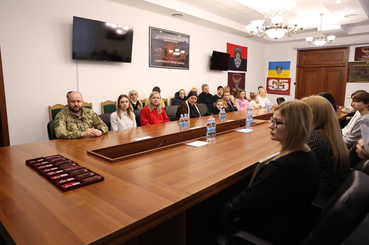 Рідні полеглих Захисників в залі обласної військової адміністрації