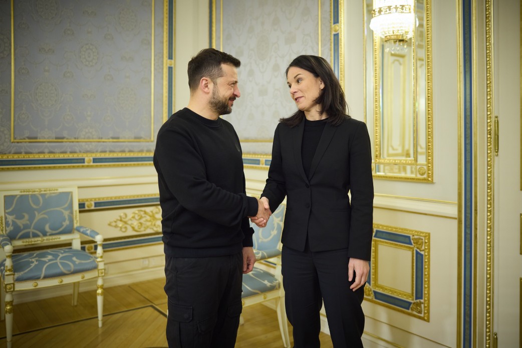Президент України Володимир Зеленський та міністерка закордонних справ Федеративної Республіки Німеччина Анналена Бербок
