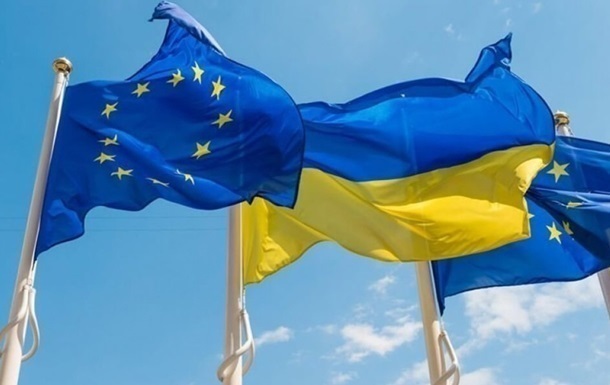 Прапор України та прапор ЄС