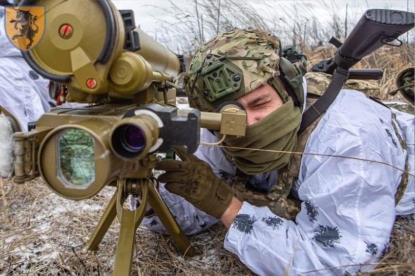фото військового з обладнанням