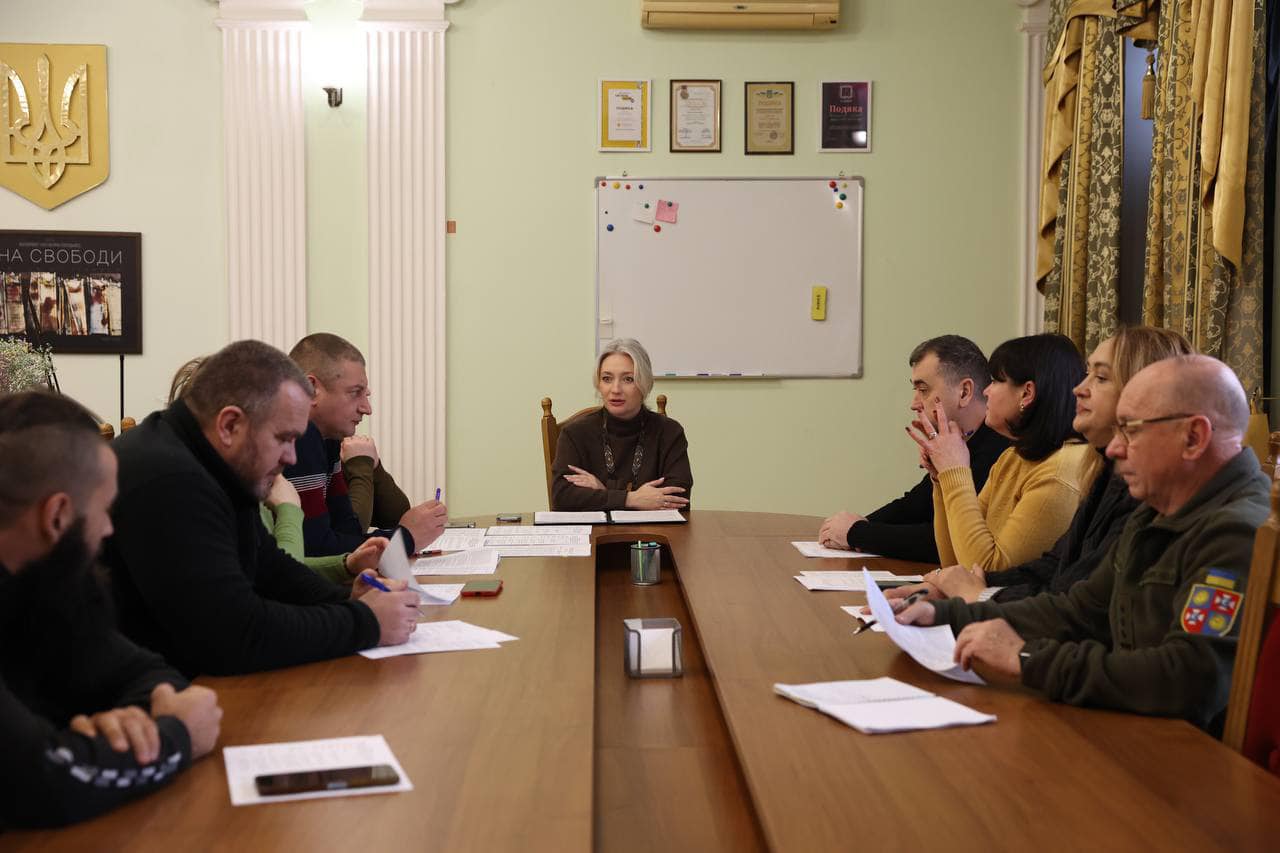 Перша заступниця Начальника ОВА Наталя Заболотна та учасники засідання
