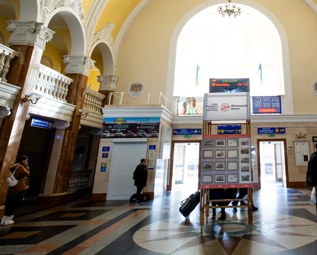 Хол залізничного вокзалу у Вінниці