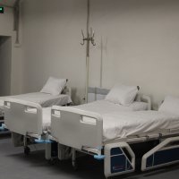 Ліжка в укритті лікарні