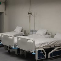 Ліжка в укритті лікарні