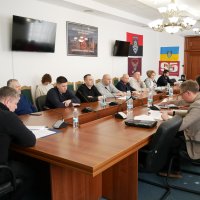 Заступник Начальника ОВА Олександр Піщик та учасники засідання Комісії з питань узгодження заборгованості з різниці в тарифах