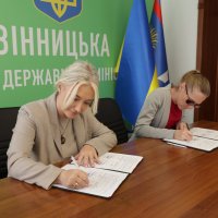 Перша заступниця начальника ОВА Наталя Заболотна та заступниця директора Представництва Plan International в Україні Ванесса Форест