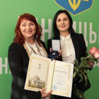 народна депутатка України Ірина Борзова та учасниця нагородження