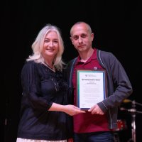 Перша заступниця начальника ОВА Наталя Заболотна з учасником заходу