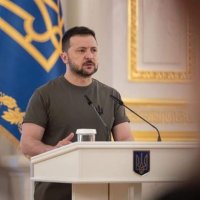 Президент України Володимир Зеленський за трибуною