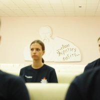 Барельєф Тараса Шевченка із написом «…свою Україну любіть…» на стіні
