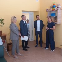 Заступник Міністра юстиції України та Голова Міжвідомчої координаційної ради з питань правосуддя щодо неповнолітніх Олександр Банчук та учасники зустрічі