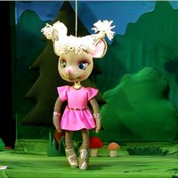 Театр ляльок. Іграшкова мишка в рожевому платті