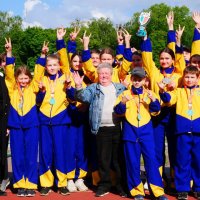 Команда спортсменів та тренер
