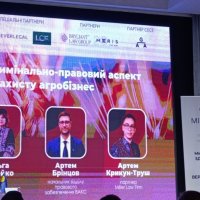 люди в залі