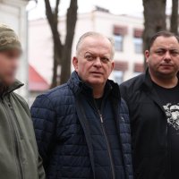 заступник начальника ОВА Сергій Здітовецький, директор Департаменту з питань цивільного захисту, ресурсного забезпечення сил оборони і безпеки ОВА Богдан Зубчик та військовий