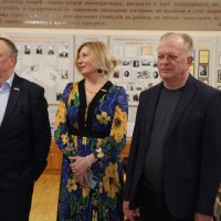 заступник начальника ОВА Сергій Здітовецький, народний депутат України Анатолій Драбовський та учасниця заходу