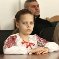 дівчинка у вишиванці