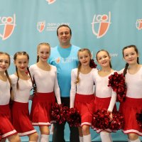 Начальник ОВА Сергій Борзов та черлідерки