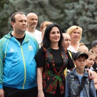 Начальник ОВА Сергій Борзов, народна депутатка України Ірина Борзова та учасники заходу 