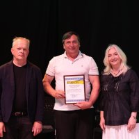 Перша заступниця начальника ОВА Наталя Заболотна та заступник начальника ОВА Сергій Здітовецький з учасником заходу