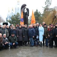 Учасники покладання квітів до пам’ятного знаку жертвам Чорнобильської трагедії
