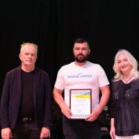 Перша заступниця начальника ОВА Наталя Заболотна та заступник начальника ОВА Сергій Здітовецький з учасником заходу
