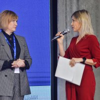 Люди в залі