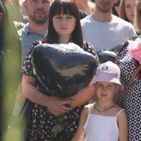 Люди на площі