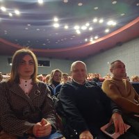 люди в залі
