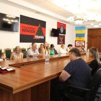 Люди у приміщенні