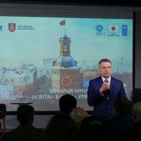 Директор Департаменту міжнародного співробітництва та регіонального розвитку ОВА Ігор Цехановський під час виступу на регіональному форумі «Вінниччина інноваційна: людина – освіта – бізнес – урядування»