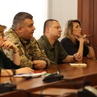 3 зала з людьми