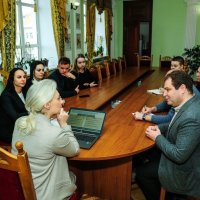 Перший заступник Начальника ОВА Наталя Заболотна, регіональна координаторка Всеукраїнської програми ментального здоров’я «Ти як?» Олена Бессараба та партнери під час робочої зустрічі
