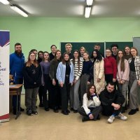 представник МОМ та учасники заходу