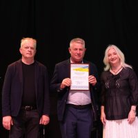 Перша заступниця начальника ОВА Наталя Заболотна та заступник начальника ОВА Сергій Здітовецький з учасником заходу