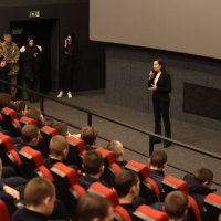 фото радниці Міністра МВС Лесі Червінської,яка презентує фільм "Щоденник Монастирського"