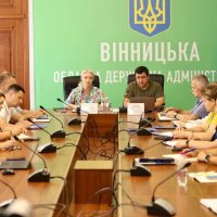 Перший заступник Начальника ОВА Наталя Заболотна, заступник Начальника ОВА Андрій Кавунець та учасники наради 
