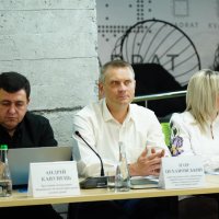 Заступник Начальника ОВА Андрій Кавунець та учасники засідання