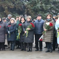 Учасники покладання квітів до пам’ятного знаку жертвам Чорнобильської трагедії