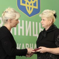 Перша заступниця Начальника ОВА Наталя Заболотна під час вручення посмертних нагород