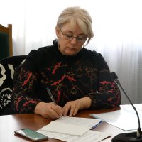 Учасниця засідання