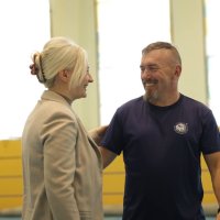 Перша заступниця начальника ОВА Наталя Заболотна з учасником тренувань