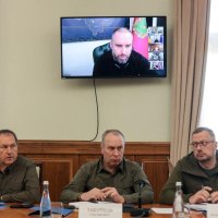 Люди в залі