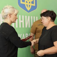 Перша заступниця Начальника ОВА Наталя Заболотна під час вручення посмертних нагород