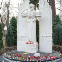 пам'ятний знак жертвам Голодомору 1932 - 1933 років