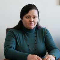 Учасниця засідання земельної комісії