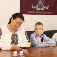 Люди у приміщенні