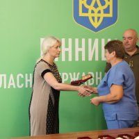 Перша заступниця Начальника ОВА Наталя Заболотна під час вручення посмертних нагород