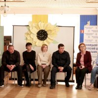 Заступник Начальника ОВА Андрій Кавунець та представники профільних департаментів і служб ОВА під час зустрічі з ветеранами війни та членами їх родин